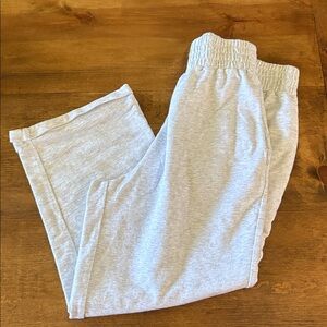 GREY LAB CROPPED WIDE LEG SWEAT PANTS W/POCKETS. Heather gray